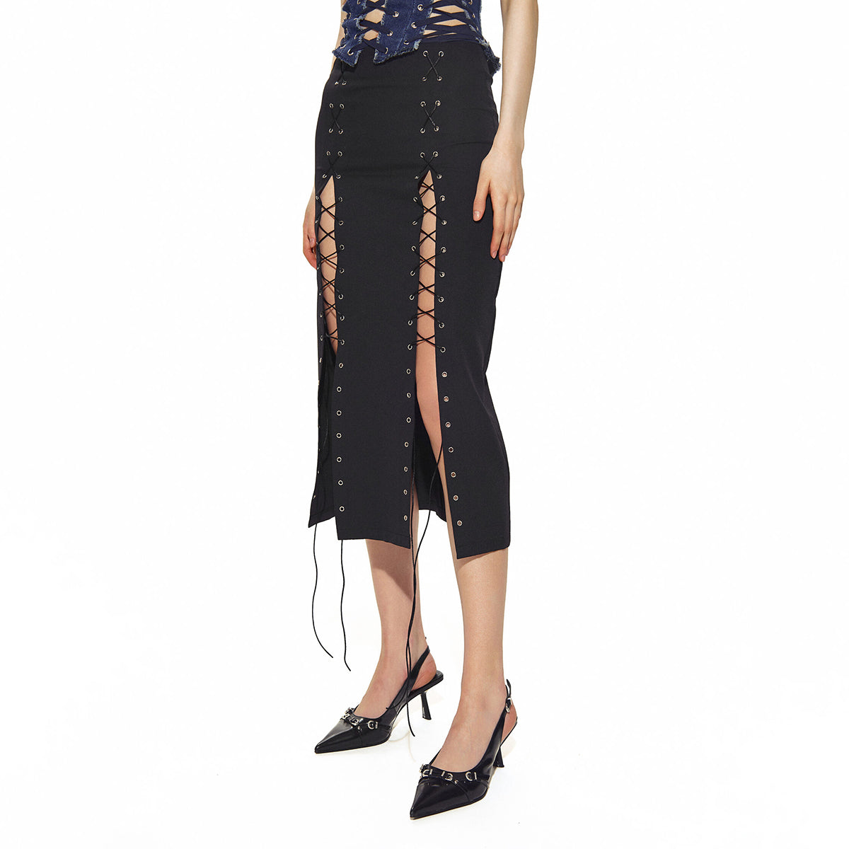 SKIRT WITH GROMMETS