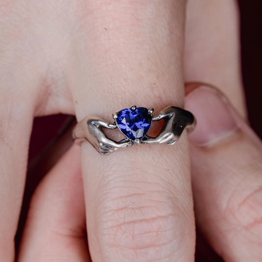 BLUE STONE HAND RING IN SILVER