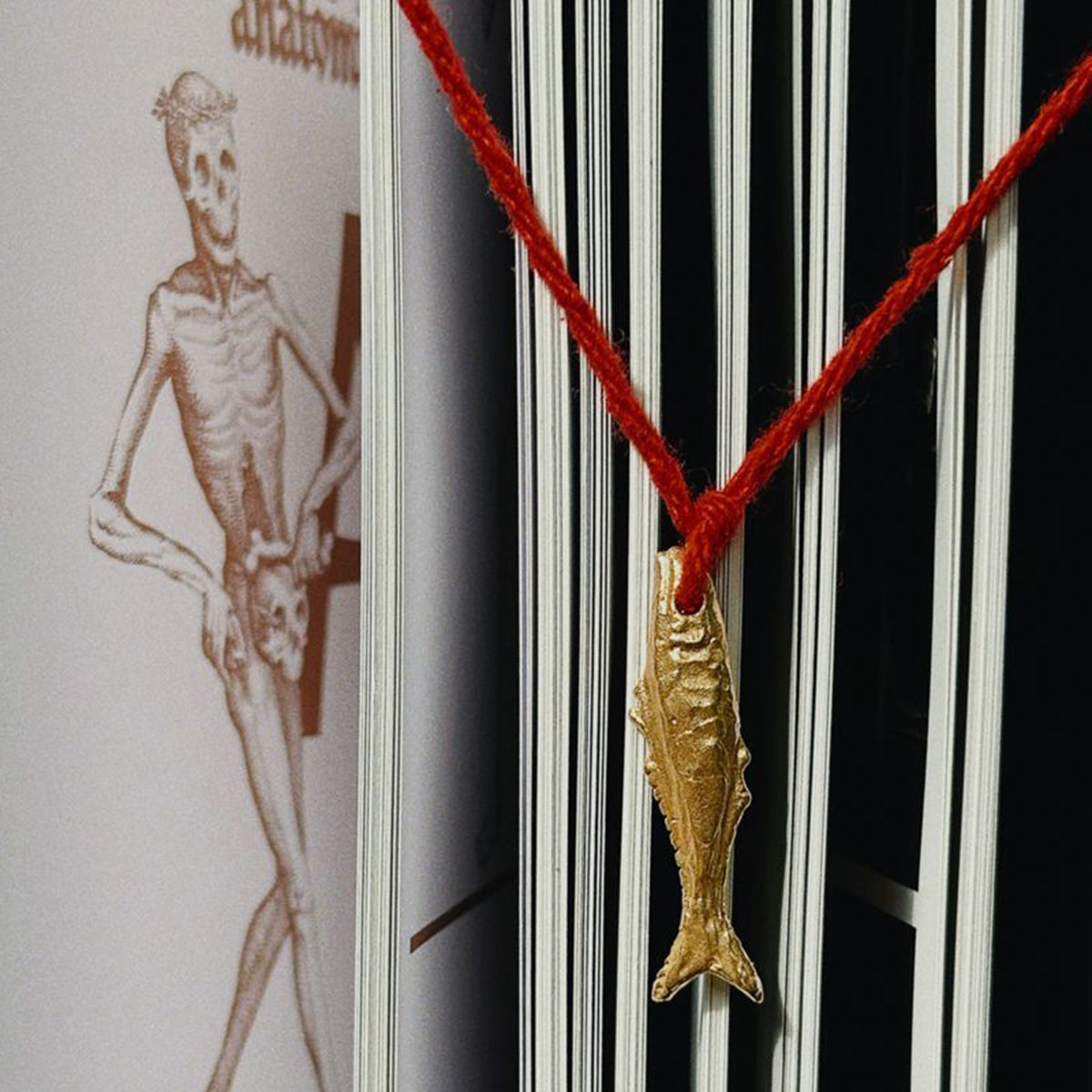 Necklace Oona Amulet in Gold