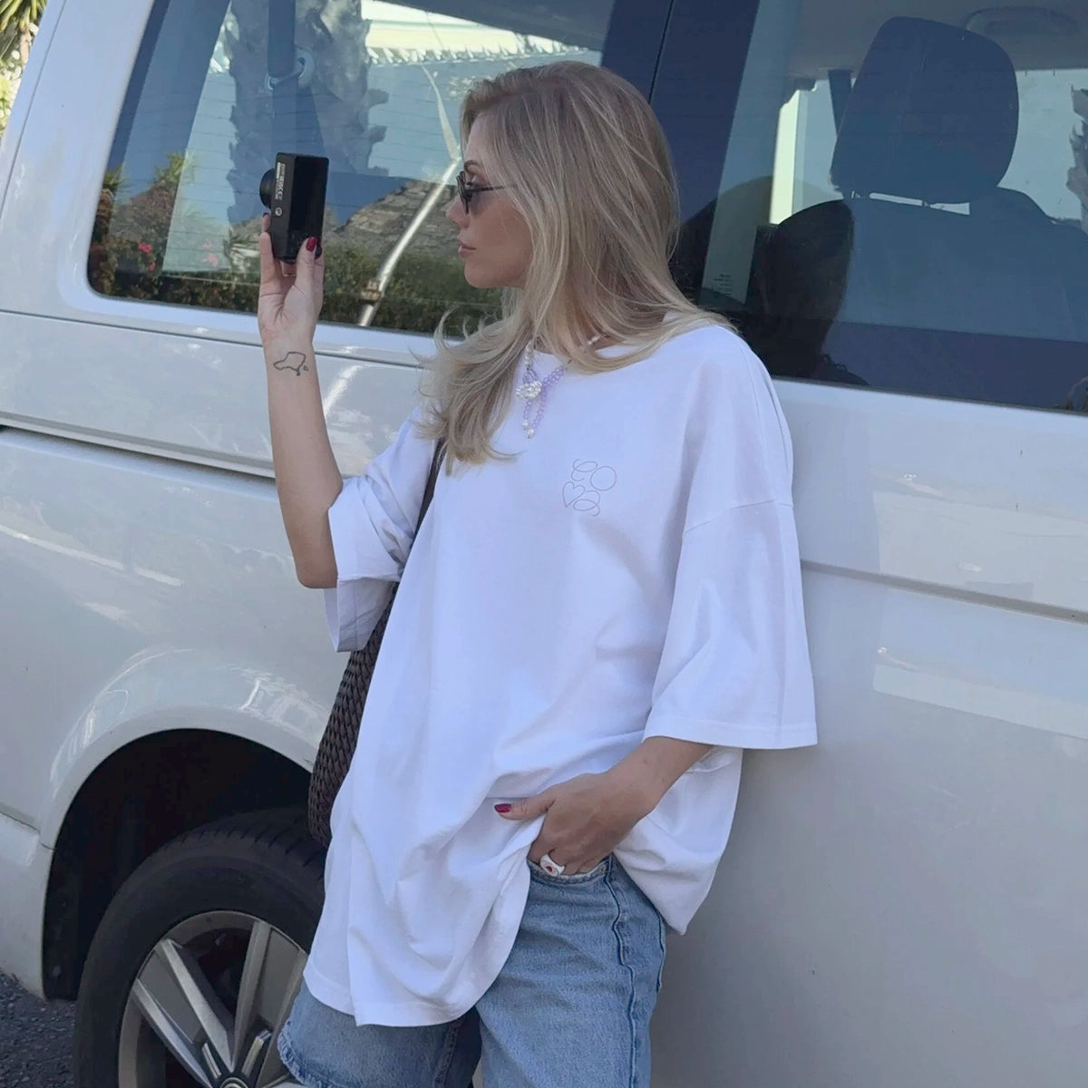 BEACH VIBES WASHED T-SHIRT IN WHITE