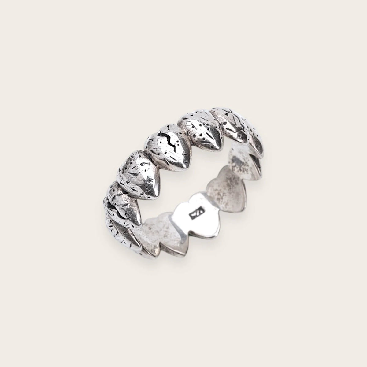 BROKEN HEART BAND RING IN SILVER