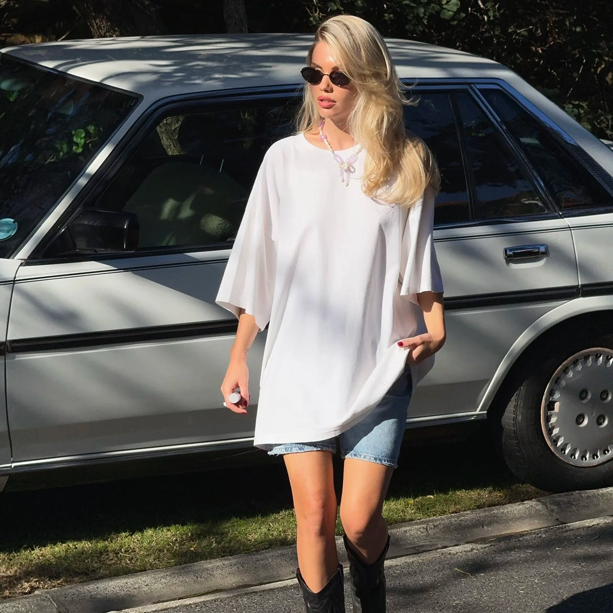 BEACH VIBES WASHED T-SHIRT IN WHITE