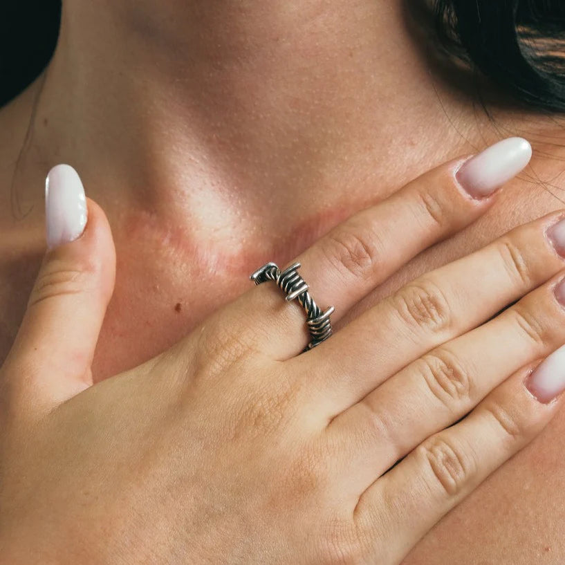 BARB WIRE RING IN SILVER