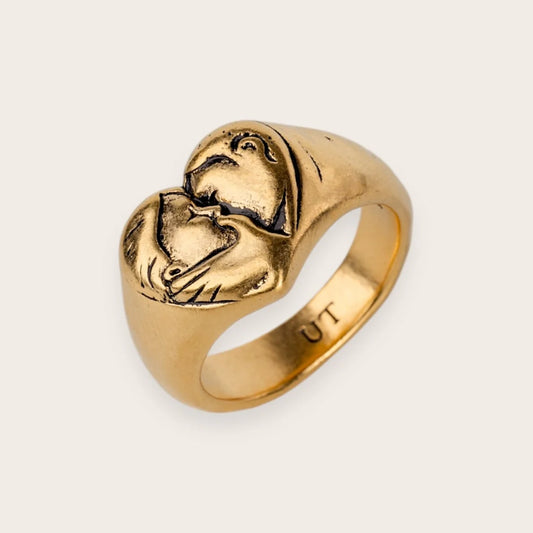 KISSING COUPLE RING IN GOLD