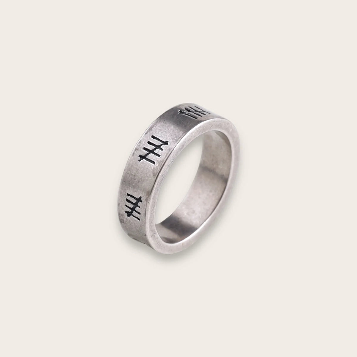 5 LIVES BAND RING IN SILVER