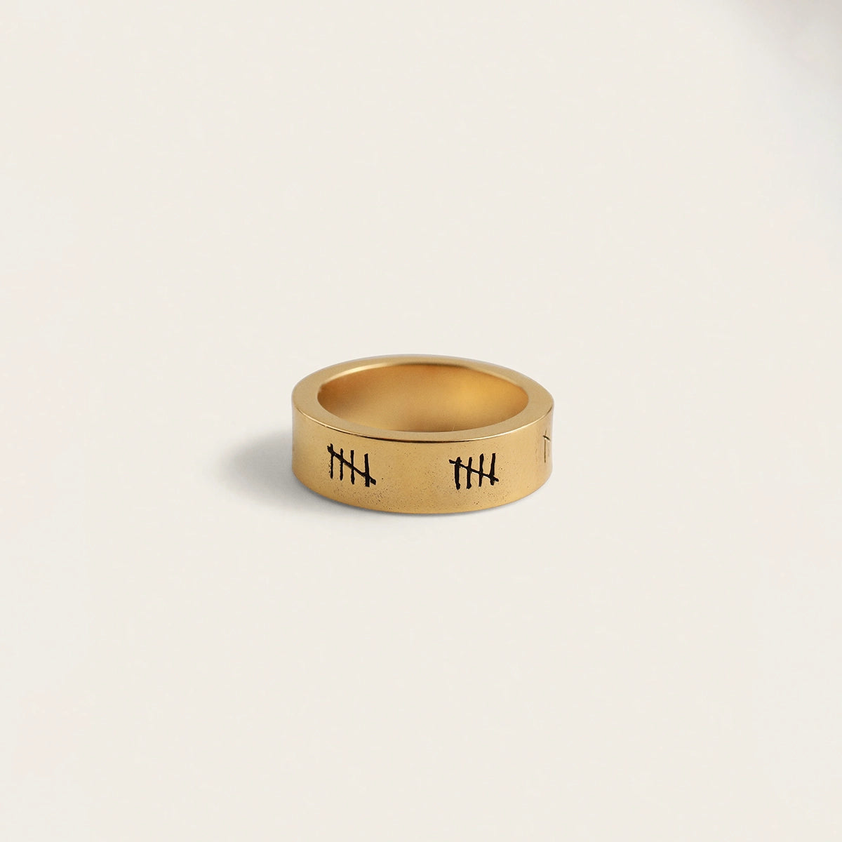 5 LIVES BAND RING IN GOLD