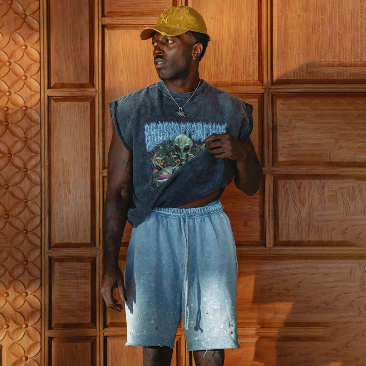 SHORT STONEWASHED WITH DIAMONDS IN BLUE