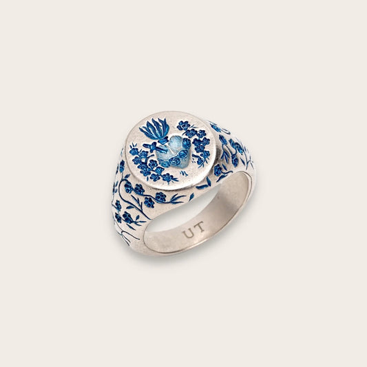 BLUE HEART SIGNET RING IN SILVER