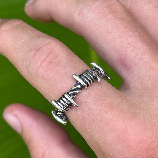 BARB WIRE RING IN SILVER