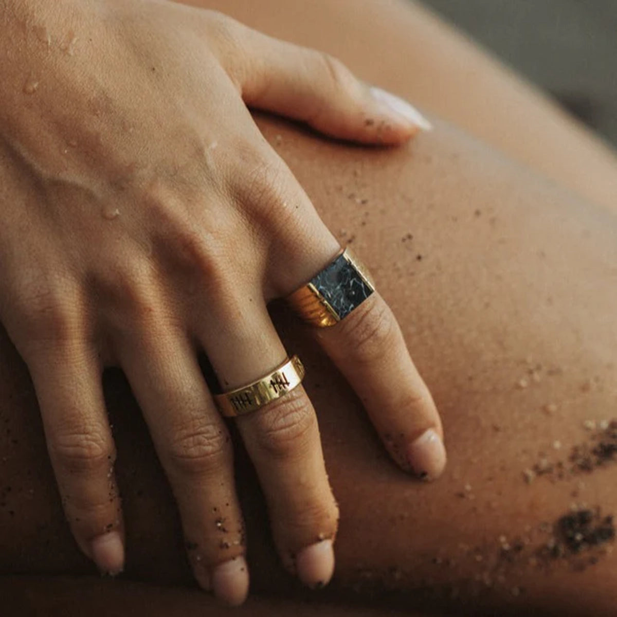 TIE-DYE MARBLE RING IN GOLD