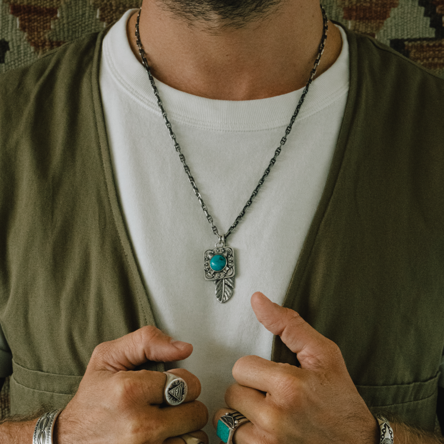 Pendant crossed arrows + horseshoe with long chain