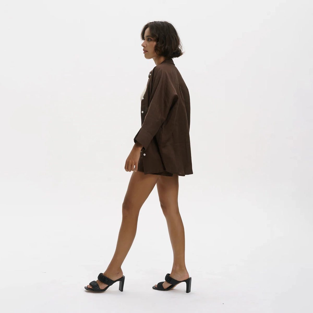 Blooming Linen Shorts in Brown
