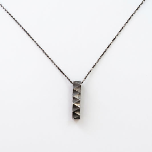 BUCKY PENDANT NECKLACE