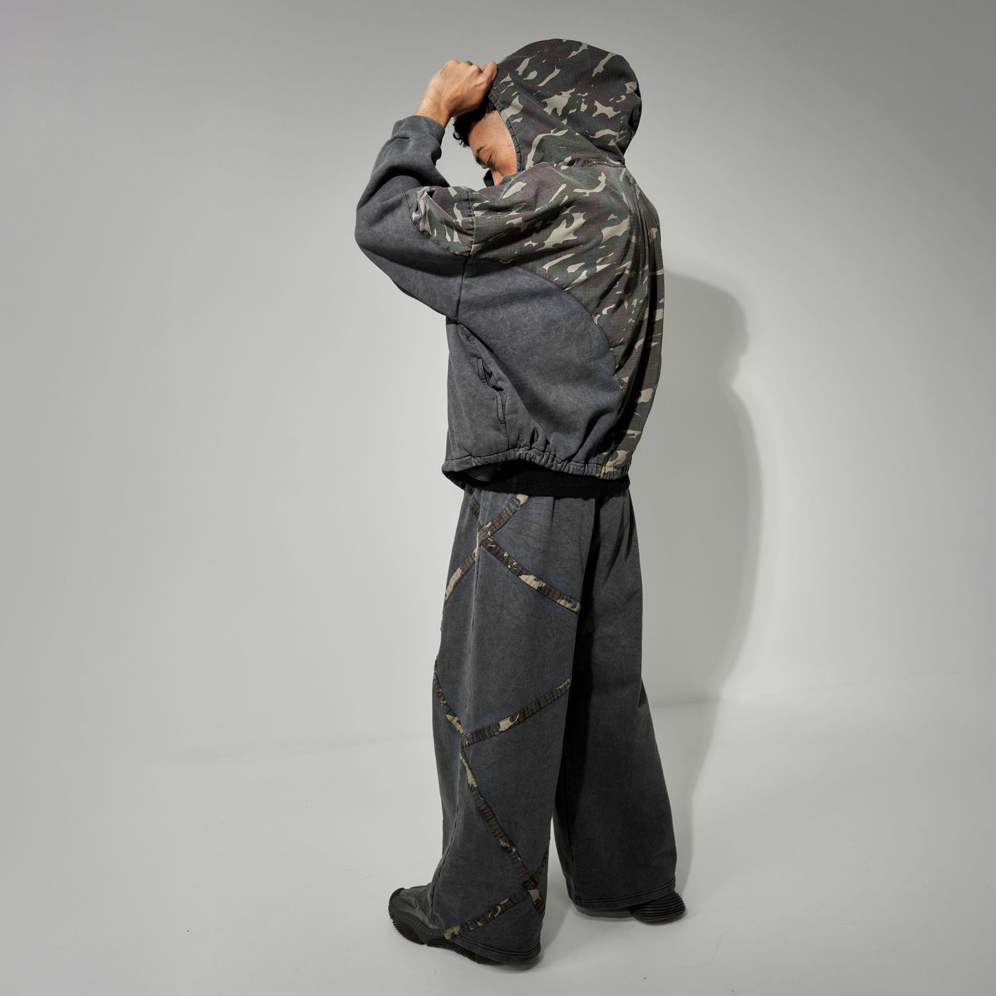 UNISEX TRACK SUIT THE EXPLORER