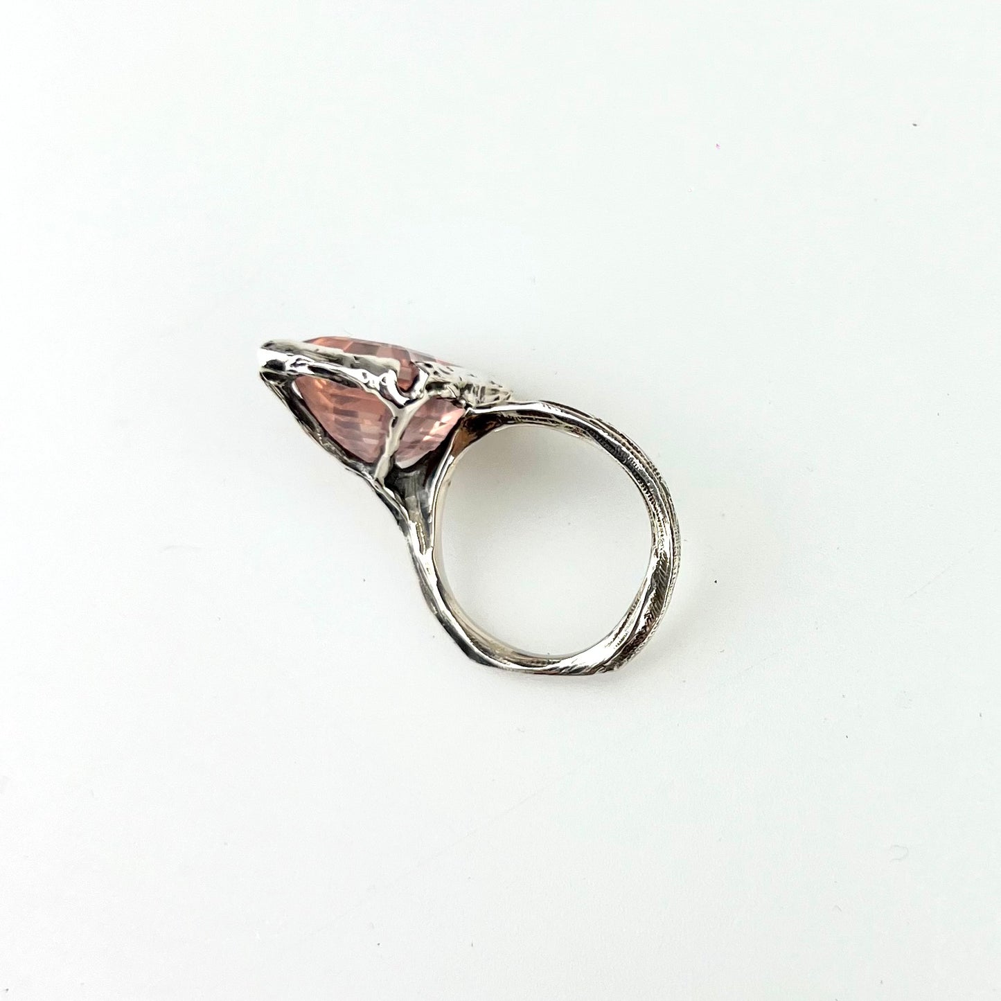 Rose Quartz To The Side ring