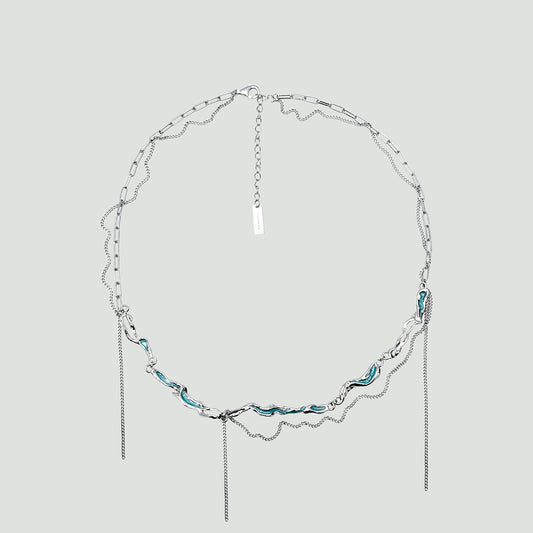 Necklace Craks in Motion