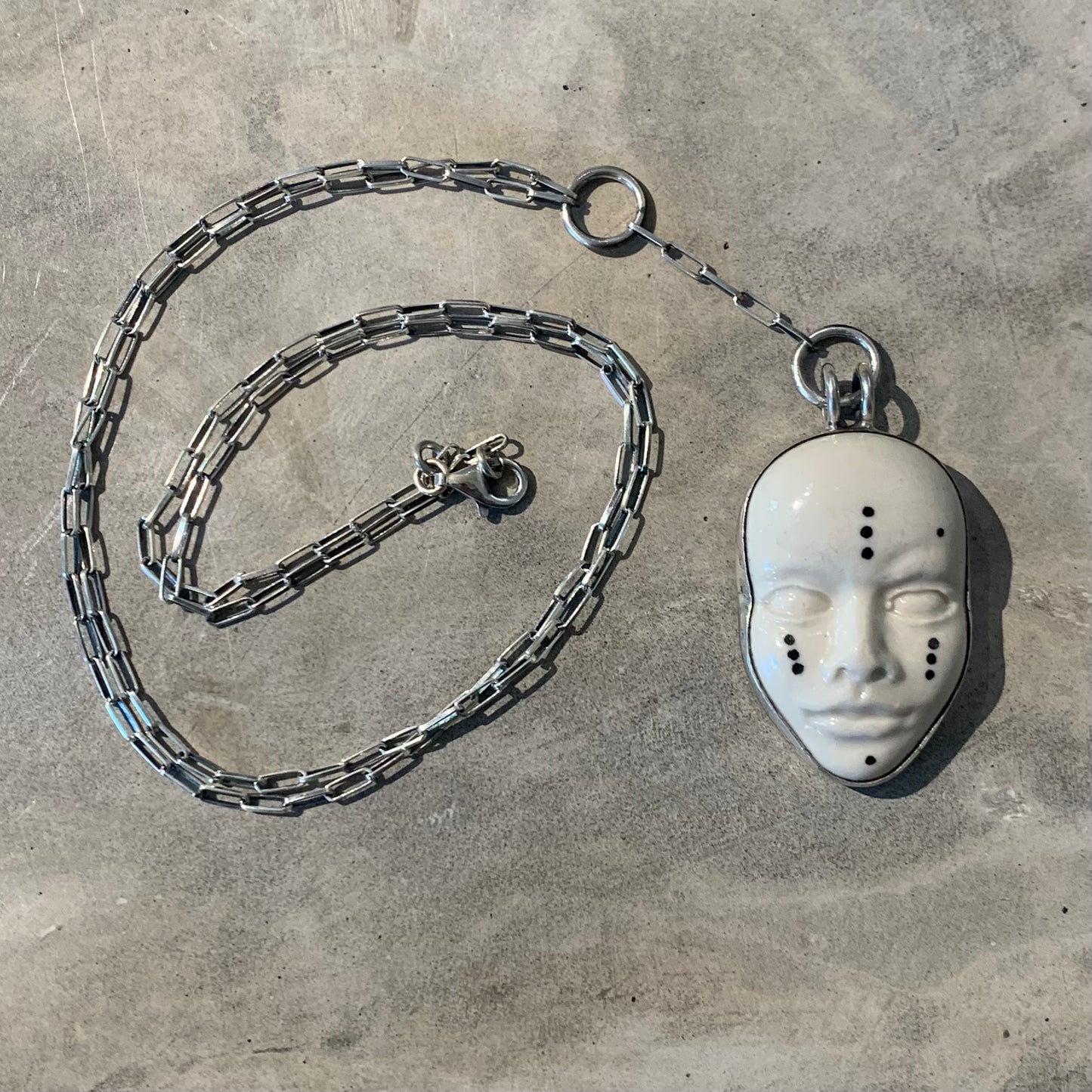 Invisible face necklace (silver)