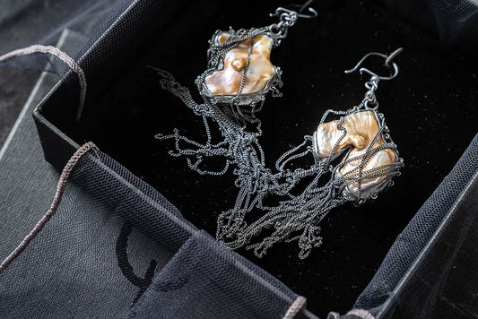 Wells pearl earrings