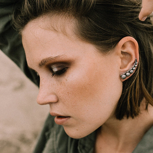 The SPIRAL SILVER Ear Cuff