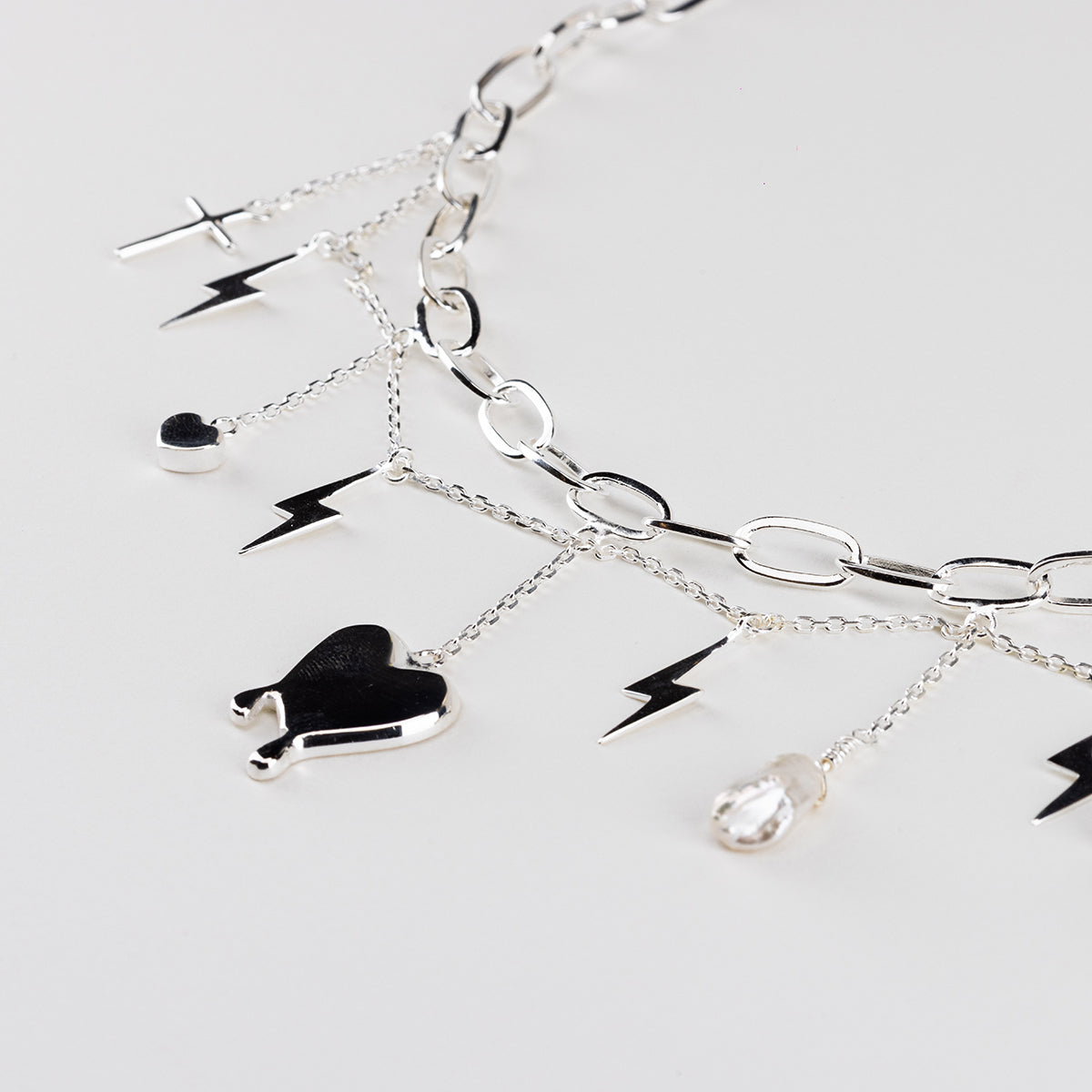 MANY THINGS CHOKER