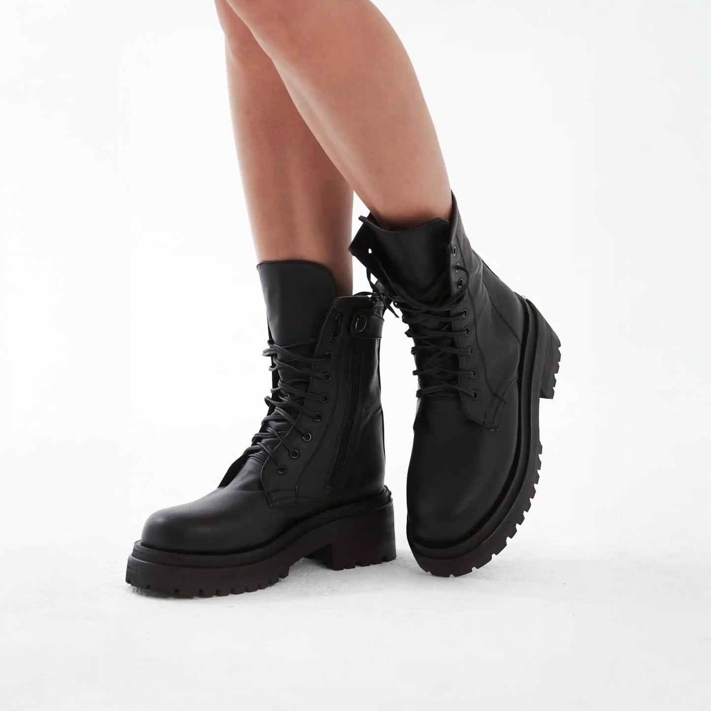 Boots massive black 9