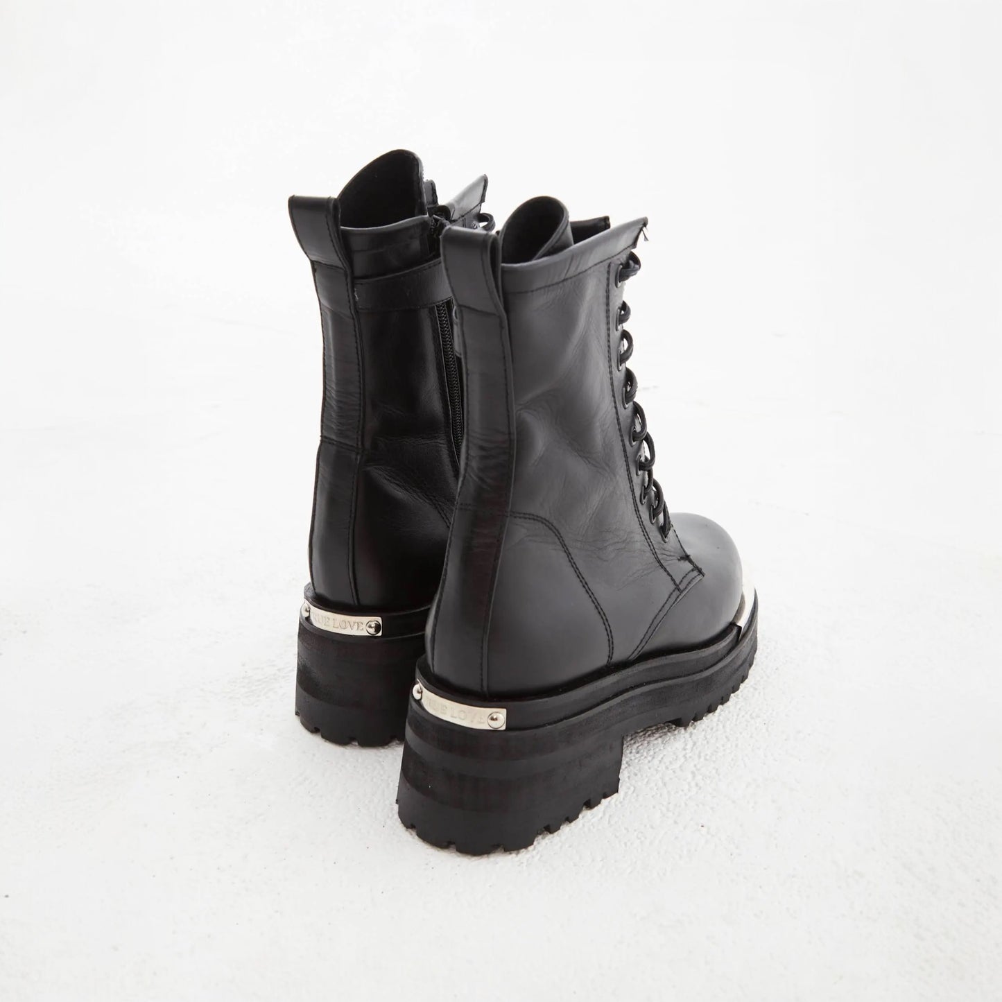 Boots massive black 9 with metal in the front