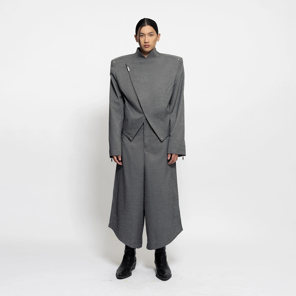 ANGULAR BOXY BESKAP GRAY