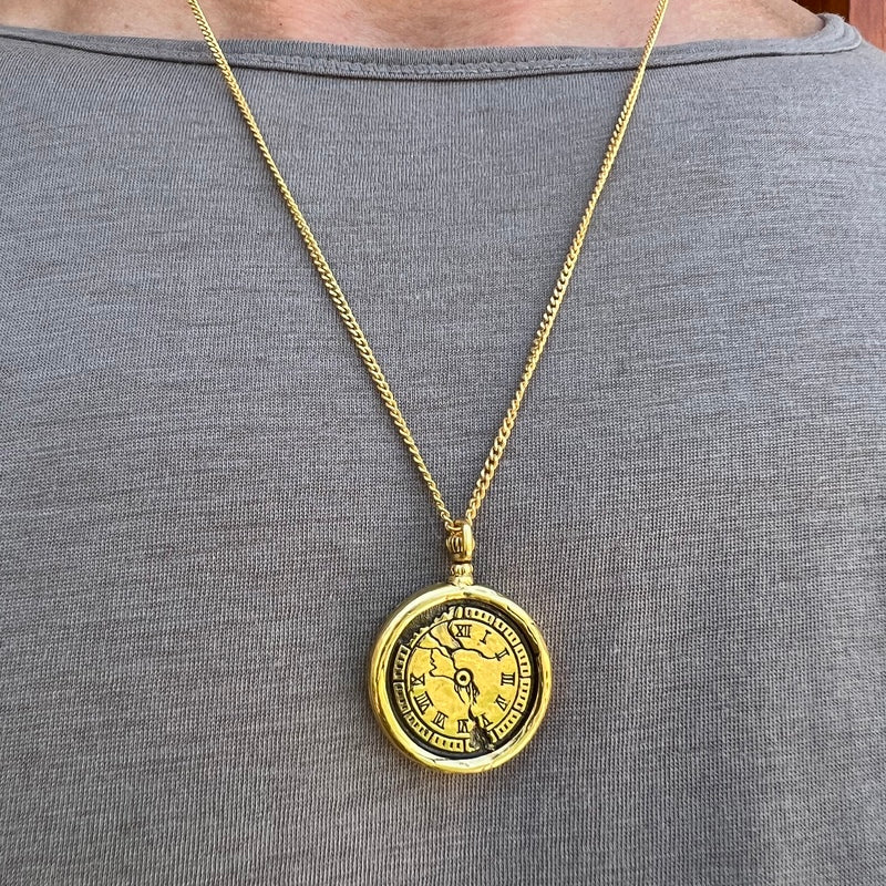 Cracked compass pendant in gold