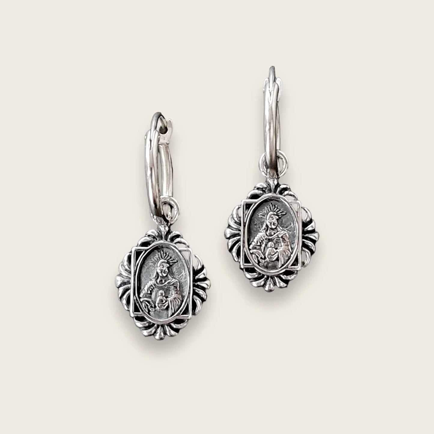 VIRGIN MARY EARRINGS IN SILVER