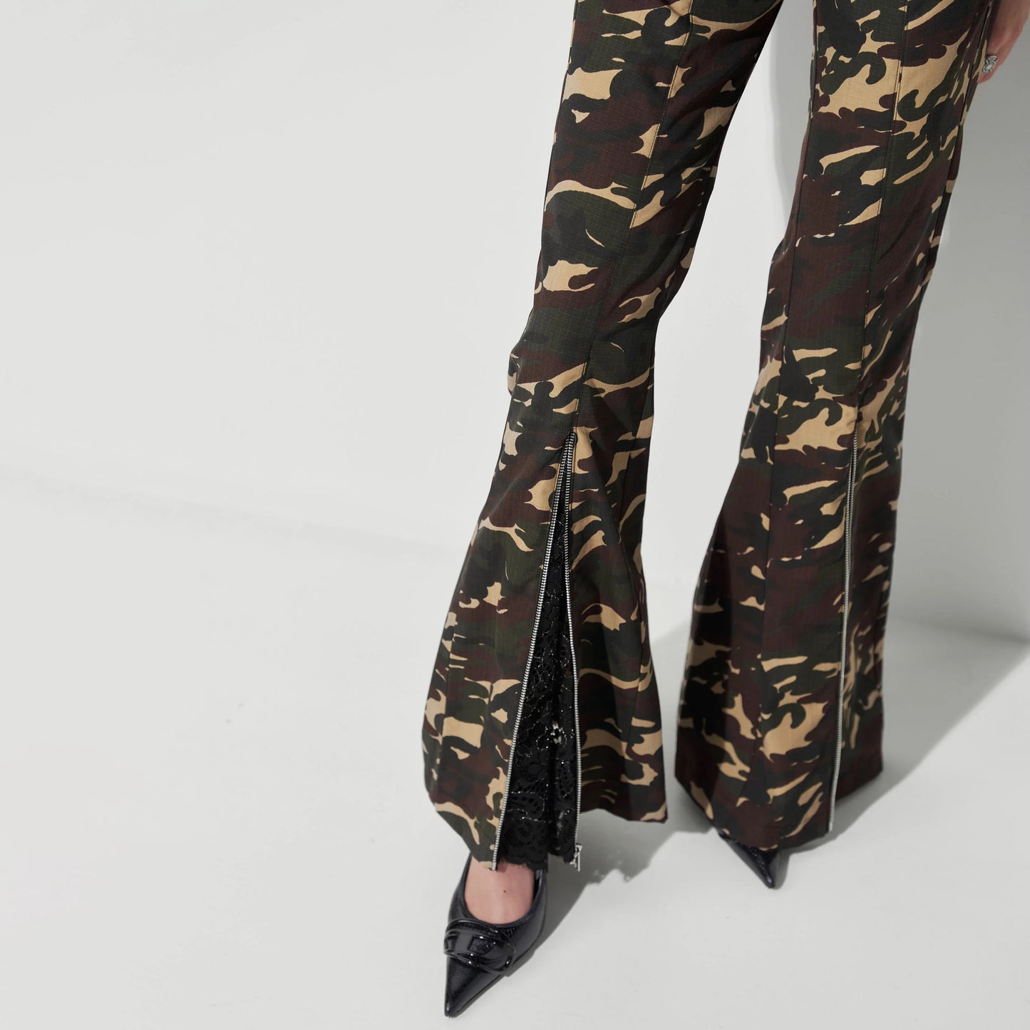 FLARED PANTS WITH LACE DETAILS IN CAMO